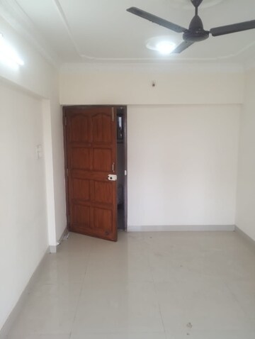Room in 1 BHK Apartment at Romell Serene, Borivali West – for Rent