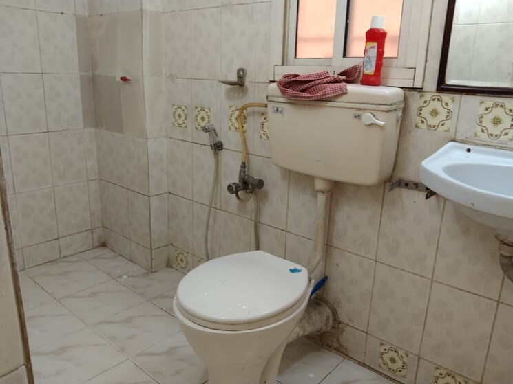 Bathroom, hiranandani-powai-park 2 Bedroom 700 Sq.Ft. Apartment In Powai Mumbai 8833498