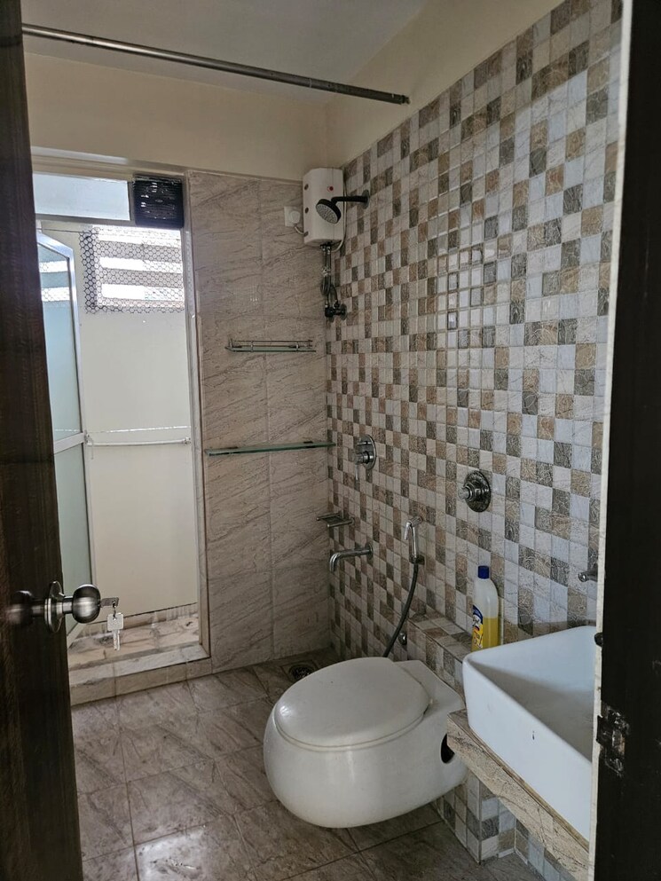 Bathroom, andheri west 2 Bedroom 1000 Sq.Ft. Apartment In Andheri West Mumbai 8833516