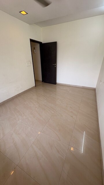 Bedroom in 2 BHK Apartment at Andheri West – for Rent