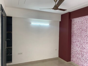 Room in 3 BHK Apartment at Supertech Cape Town, Sector 74 – for Rent
