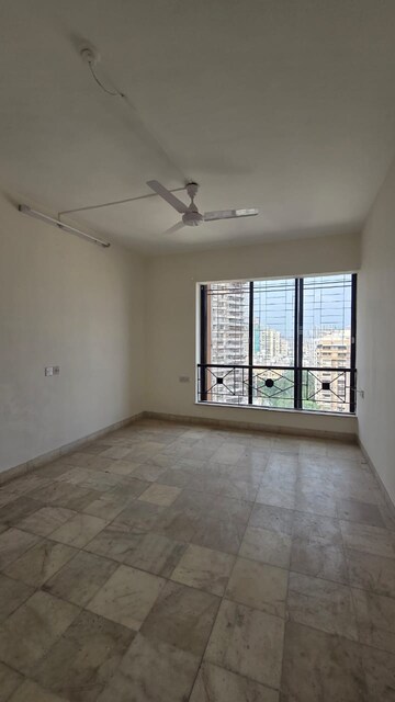 Bedroom in 2 BHK Apartment at Andheri West – for Rent