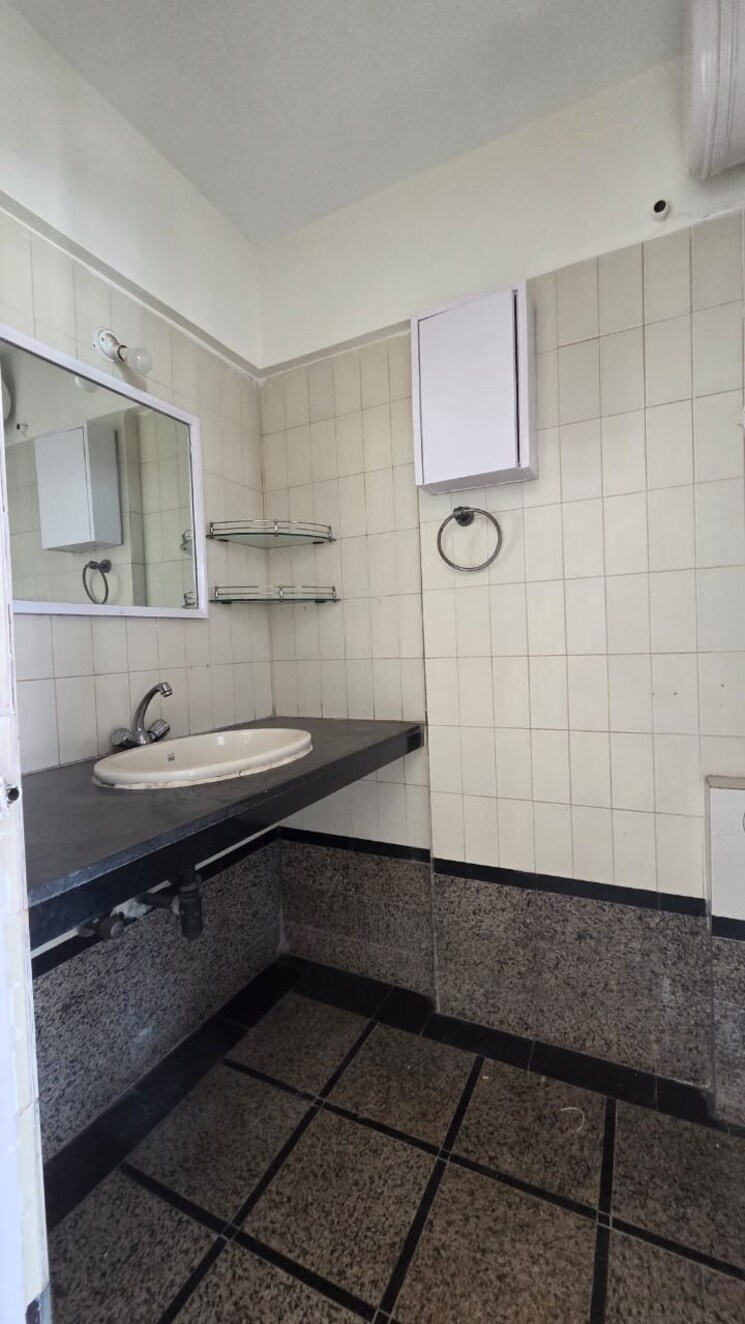 Attached Bathroom, andheri west 2 Bedroom 1000 Sq.Ft. Apartment In Andheri West Mumbai 8833534