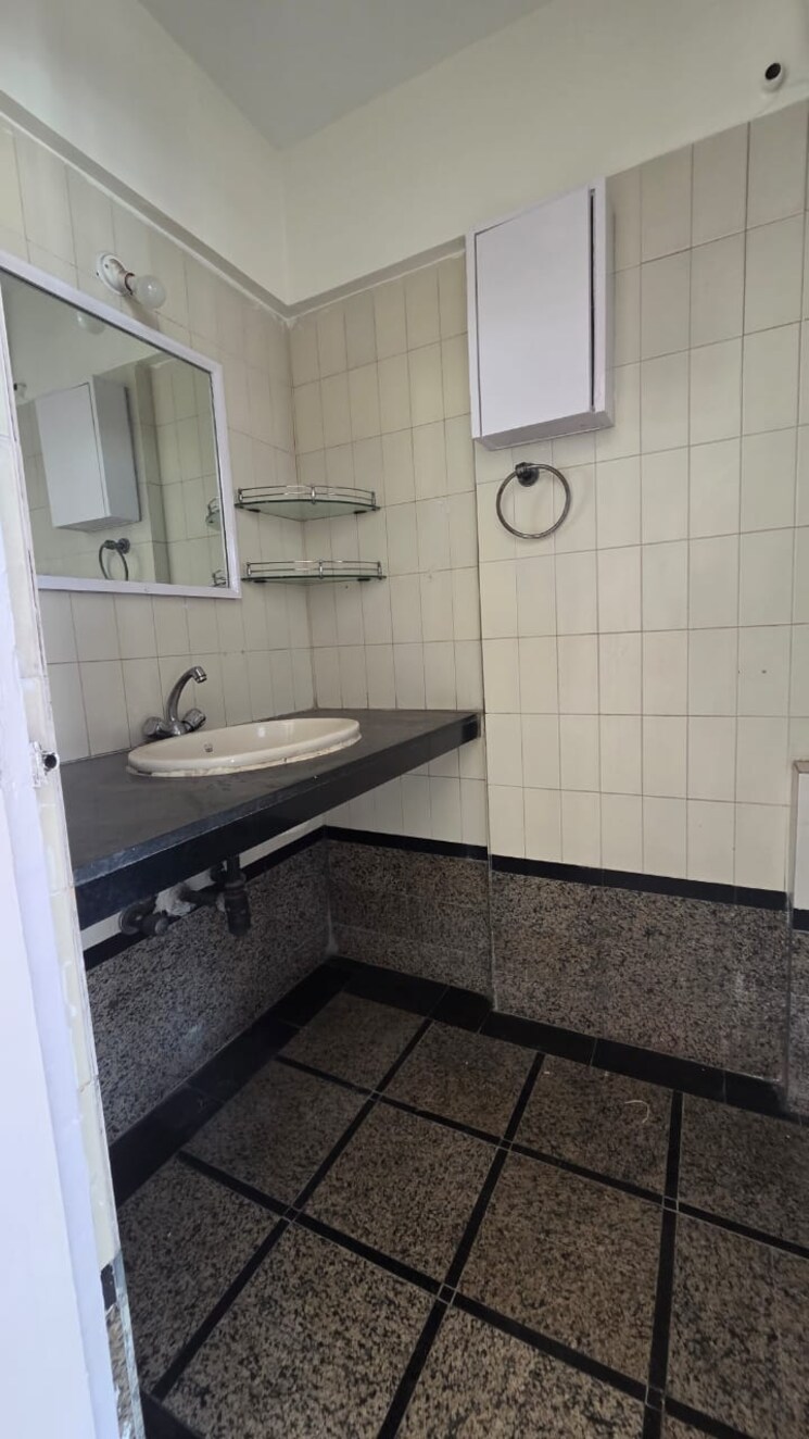 Attached Bathroom, andheri west 2 Bedroom 1000 Sq.Ft. Apartment In Andheri West Mumbai 8833534
