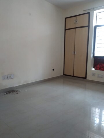 Room in 2 BHK Apartment at Century Apartments, Sector 100 – for Rent