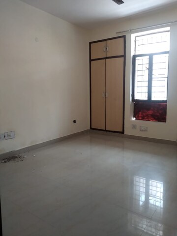 Room in 2 BHK Apartment at Century Apartments, Sector 100 – for Rent