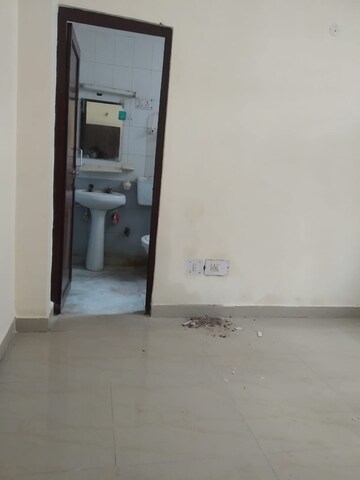 Room in 2 BHK Apartment at Century Apartments, Sector 100 – for Rent