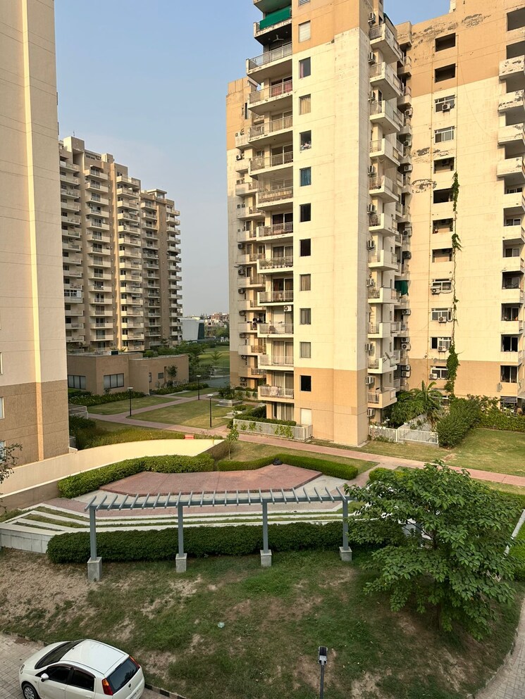 Listing Cover Image