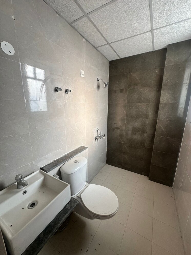 Bathroom, sushma-chandigarh-grande 1 Bedroom 725 Sq.Ft. Apartment In Lohgarh Zirakpur 8833550