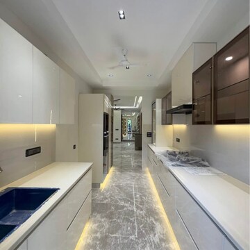 Building Lobby in 4 BHK Builder Floor at Ansal API Esencia, Sector 67 – for Sale