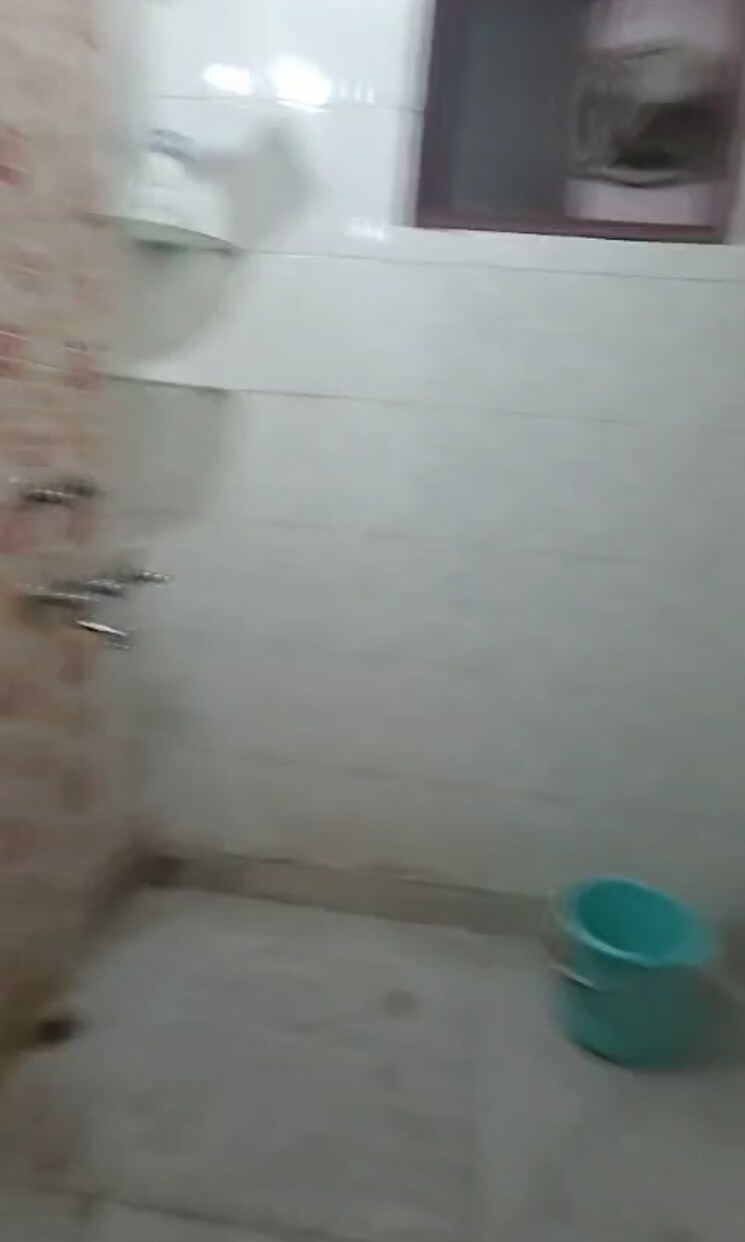 Bathroom, patel nagar 2 Bedroom 1000 Sq.Ft. Builder Floor In Patel Nagar Delhi 8833566