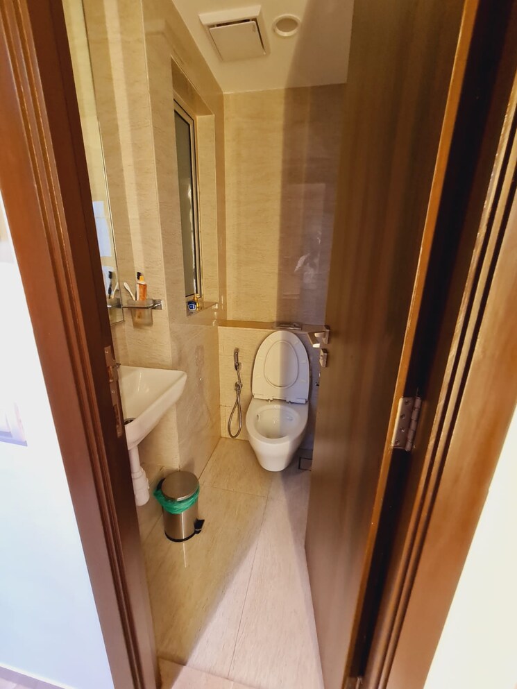 Bathroom, hiranandani-regent-hill 1 Bedroom 379 Sq.Ft. Apartment In Powai Mumbai 8833575