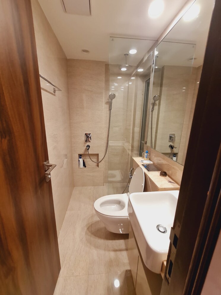 Bathroom, hiranandani-regent-hill 1 Bedroom 379 Sq.Ft. Apartment In Powai Mumbai 8833575
