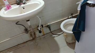 Bathroom in 1 BHK Builder Floor at Vaishali Sector 2 – for Rent