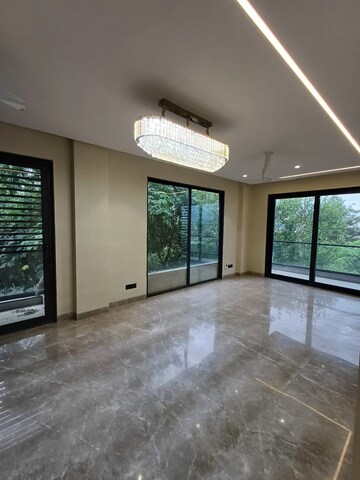 Room in 3 BHK Builder Floor at Dlf Phase ii – for Rent