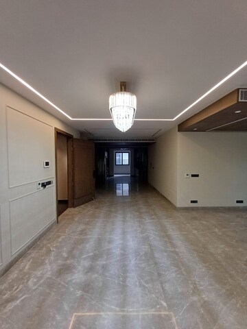 Kitchen in 3 BHK Builder Floor at Dlf Phase ii – for Rent