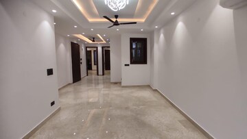 Room in 3 BHK Builder Floor at Safdarjung Enclave – for Rent