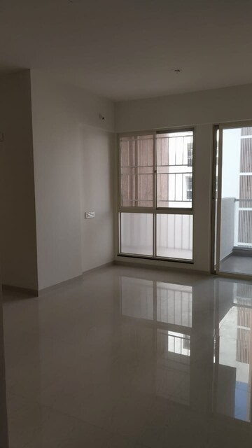 Room in 2 BHK Apartment at Kohinoor Tinsel County, Hinjewadi – for Rent