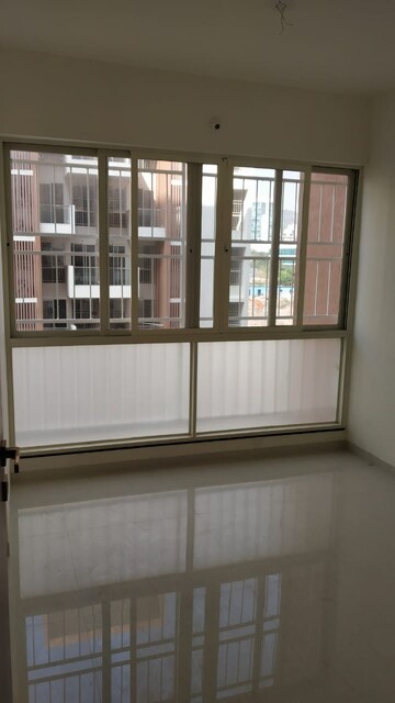 Room in 2 BHK Apartment at Kohinoor Tinsel County, Hinjewadi – for Rent