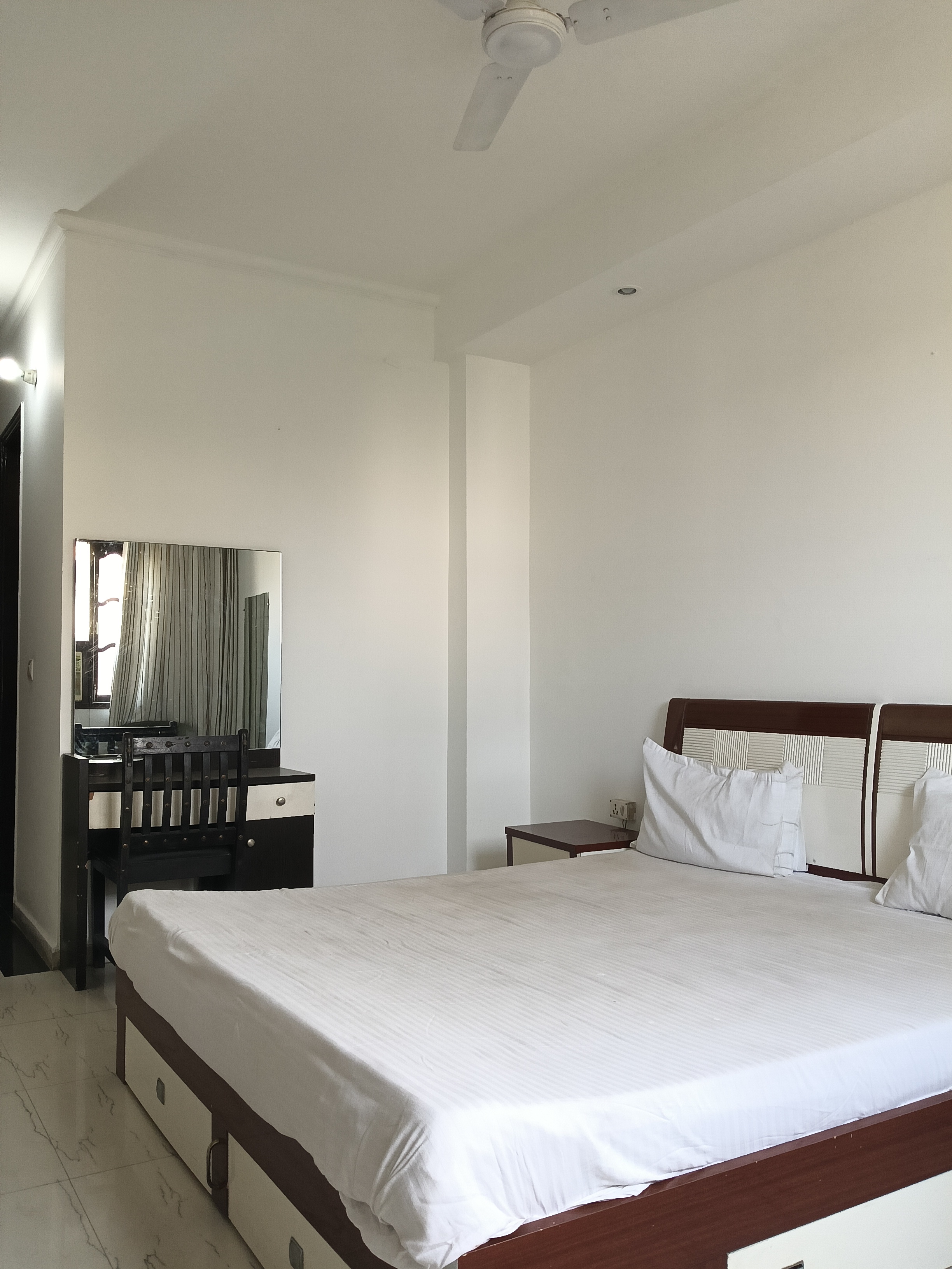 1 BHK Builder Floor For Rent in DLF Queens Court