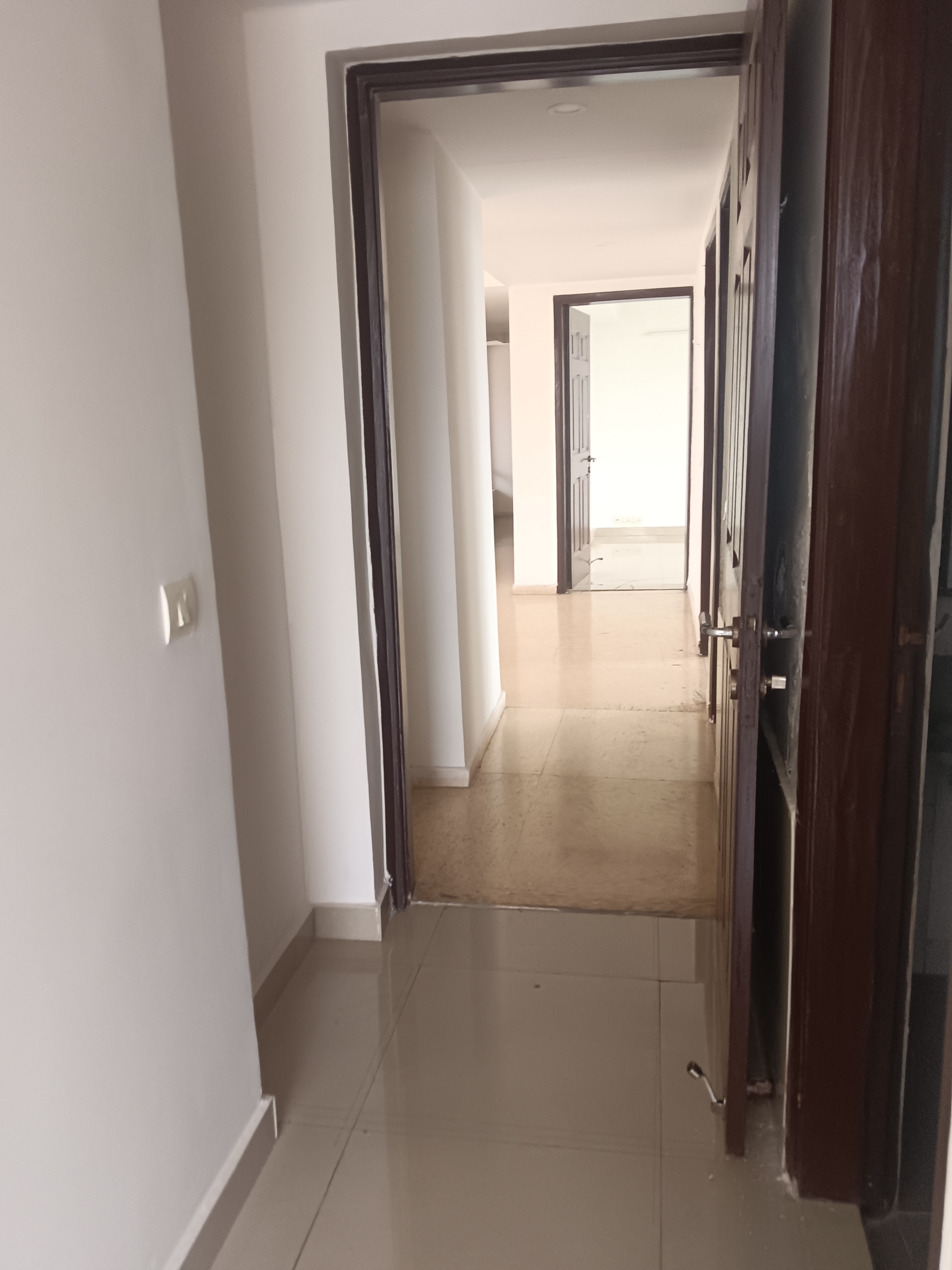 3.5 BHK + Servant Room Apartment For Rent in Unitech Escape