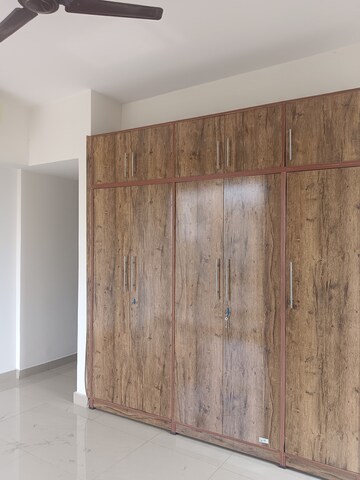 Furnished Amenities in 2.5 BHK Apartment at Unitech Escape, Sector 50 – for Rent