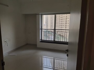 Room in 2 BHK Apartment at Rustomjee Urbania Azziano, Thane West – for Rent