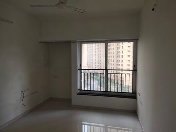 Room in 2 BHK Apartment at Rustomjee Urbania Azziano, Thane West – for Rent