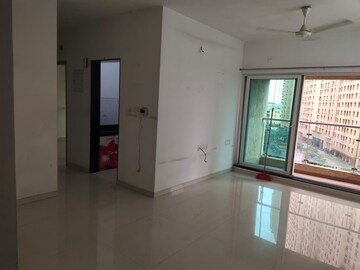 Room in 2 BHK Apartment at Rustomjee Urbania Azziano, Thane West – for Rent
