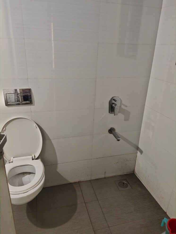 Bathroom, rustomjee-urbania-azziano 2 Bedroom 853 Sq.Ft. Apartment In Thane West Thane 8833637