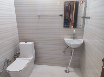 Attached Bathroom in 1 BHK Independent House at Gomti Nagar – for Rent