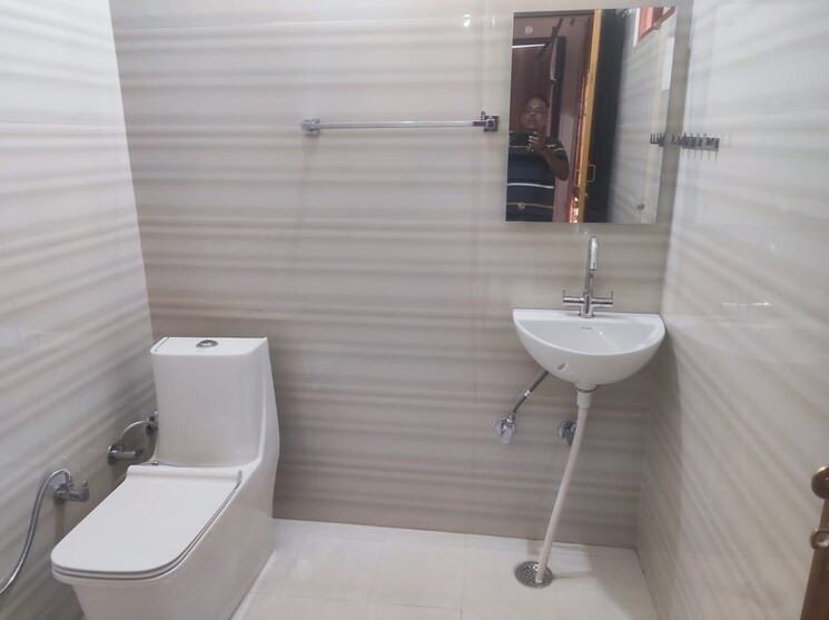 Attached Bathroom, gomti nagar 1 Bedroom 800 Sq.Ft. Independent House In Gomti Nagar Lucknow 8833639