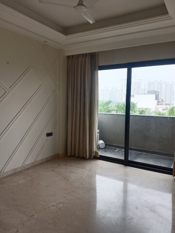 Room in 3 BHK Apartment at Unitech Fresco, Sector 50 – for Rent