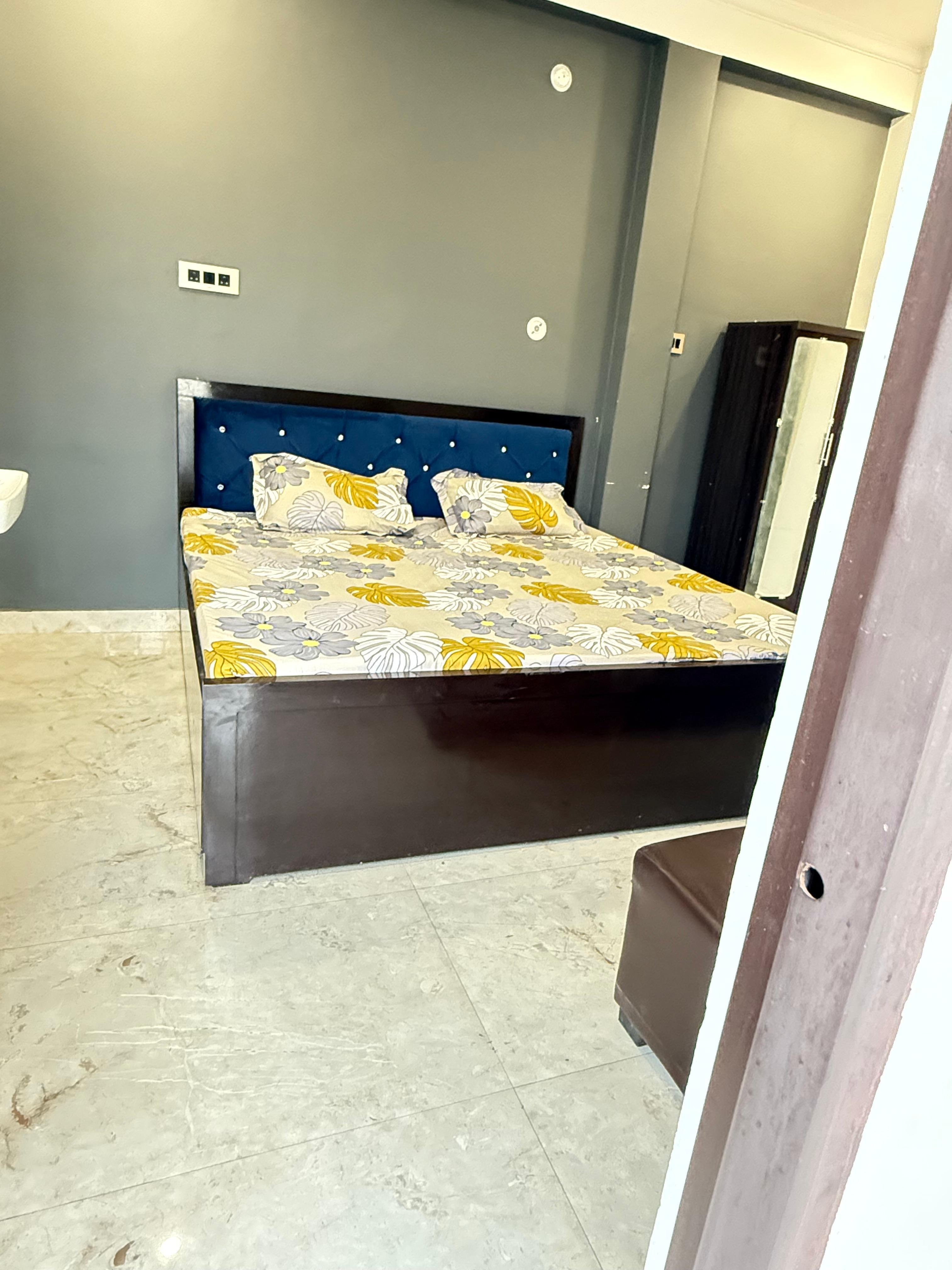 1 BHK + Extra Room Independent House For Rent in Indra Property