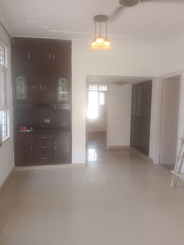 Room in 3 BHK Apartment at Unitech Fresco, Sector 50 – for Rent