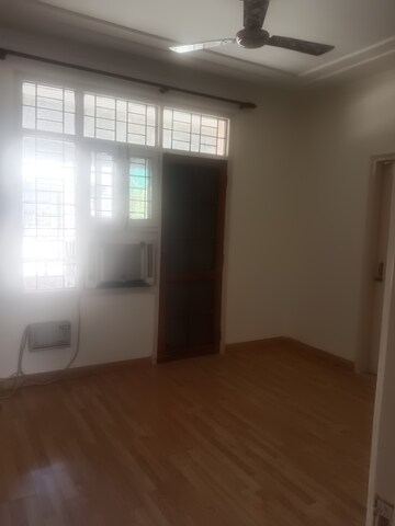 Room in 3 BHK Apartment at Unitech Fresco, Sector 50 – for Rent