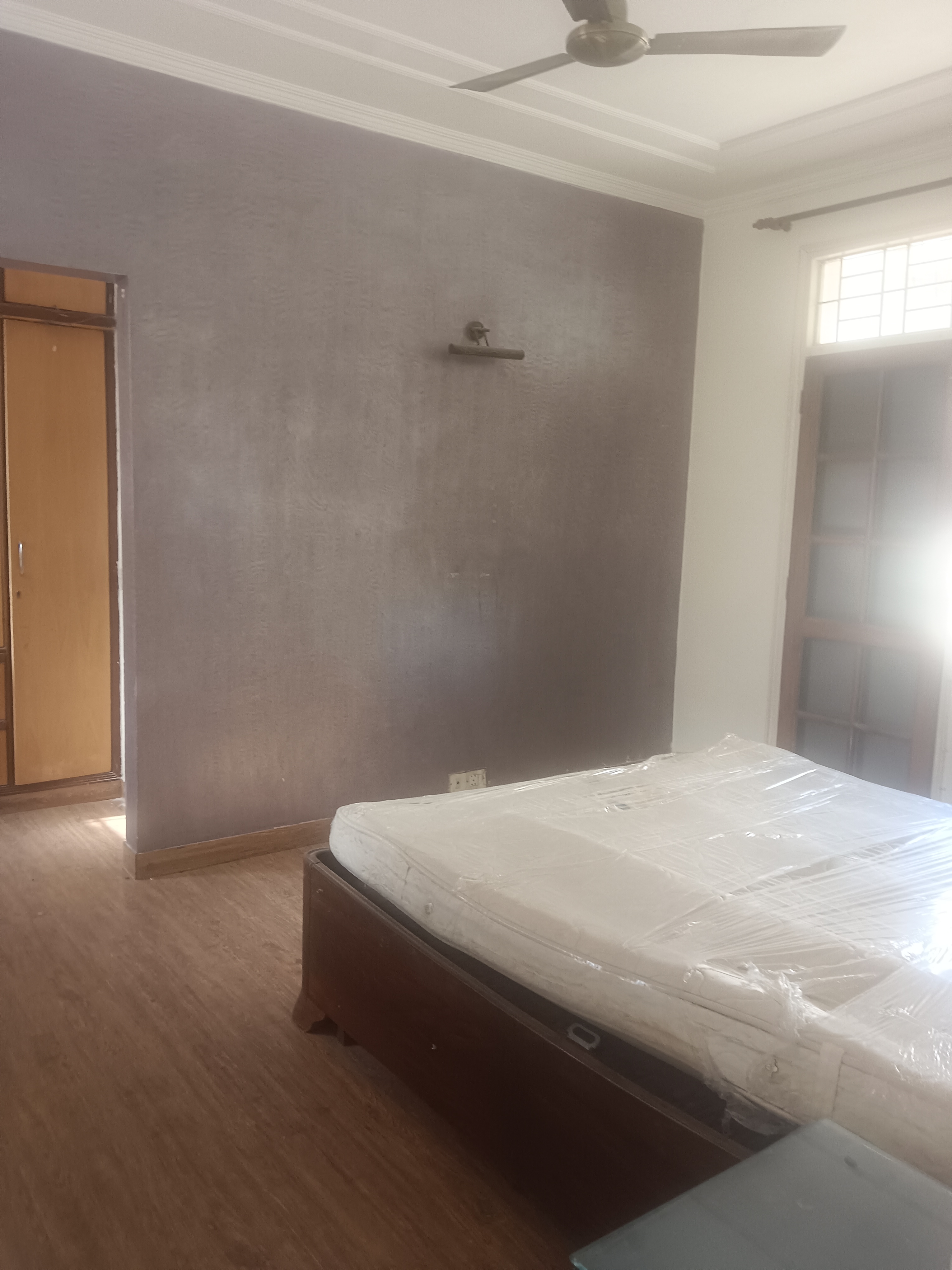 3 BHK + Servant Room Apartment For Rent in Unitech Fresco