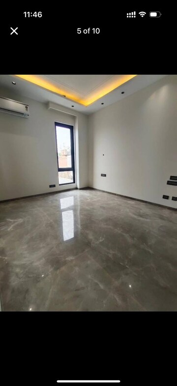 Room in 3 BHK Builder Floor at Greater Kailash Part 3 – for Rent
