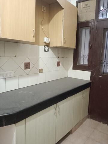 Kitchen in 2.5 BHK Apartment at Unitech Harmony, Sector 50 – for Rent