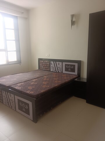 Bedroom in 2.5 BHK Apartment at Unitech Harmony, Sector 50 – for Rent