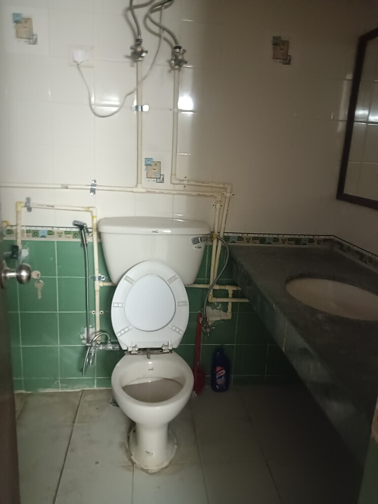 Bathroom, unitech-harmony 2.5 Bedroom 1800 Sq.Ft. Apartment In Sector 50 Gurgaon 8833686