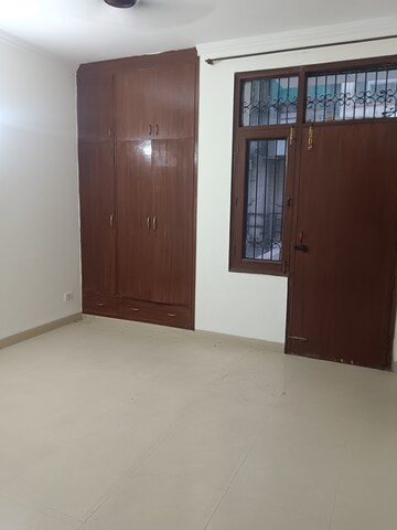 Room in 2.5 BHK Apartment at Unitech Harmony, Sector 50 – for Rent