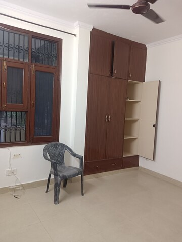 Room in 2.5 BHK Apartment at Unitech Harmony, Sector 50 – for Rent