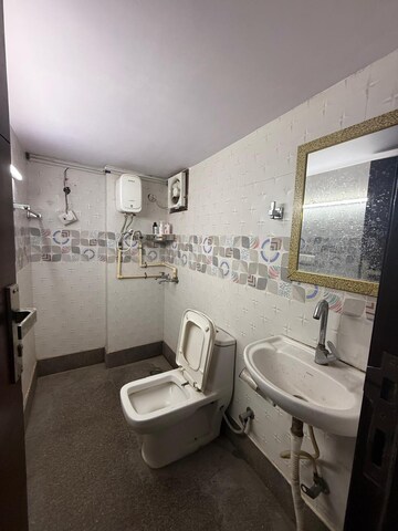 Master Bedroom in 2 BHK Builder Floor at Kalkaji – for Rent