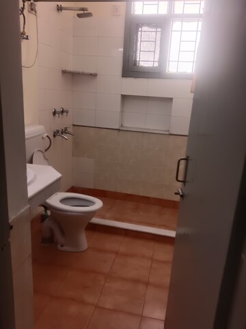 Bathroom in 2.5 BHK Builder Floor at Unitech Arcadia, South City 2 – for Rent