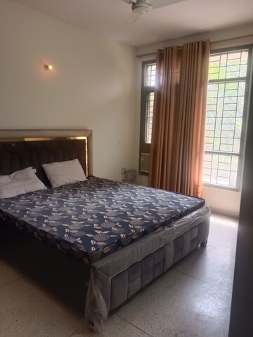 Bedroom in 2.5 BHK Builder Floor at Unitech Arcadia, South City 2 – for Rent