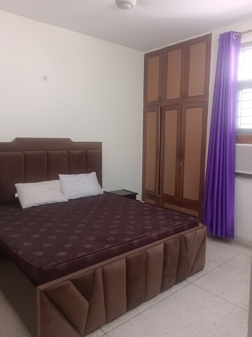 Bedroom in 2.5 BHK Builder Floor at Unitech Arcadia, South City 2 – for Rent