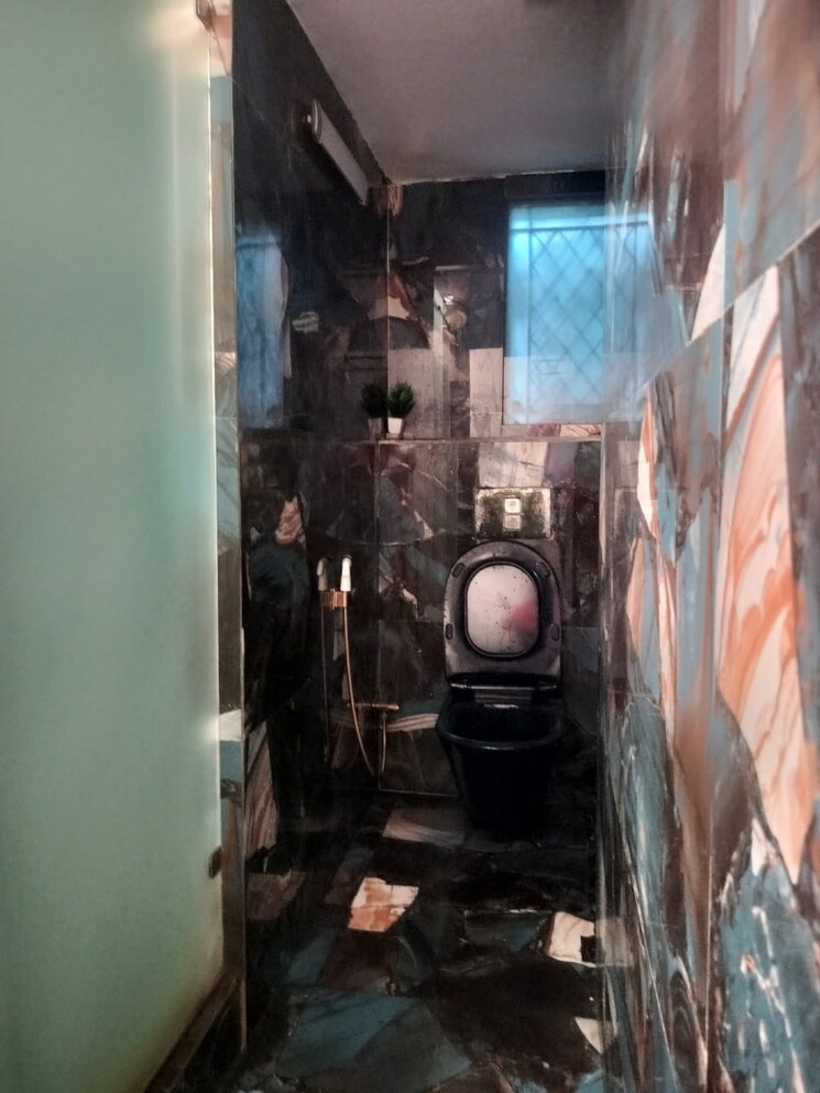 Attached Bathroom, sarita-vihar-pocket-c-rwa 3 Bedroom 1400 Sq.Ft. Apartment In Sarita Vihar Delhi 8833694