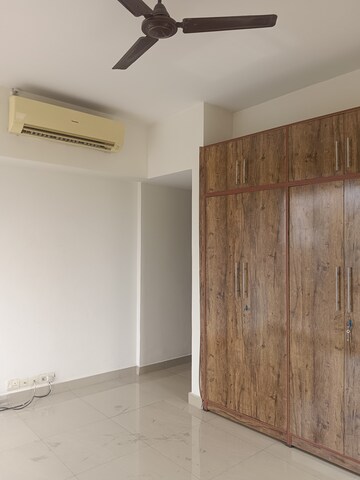 Room in 3 BHK Apartment at Unitech Espace Nirvana Country, Sector 50 – for Rent