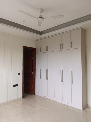 Room in 4 BHK Builder Floor at Nirvana Country Birch Court, Sector 50 – for Rent
